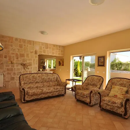 Mira - V006 Villa *